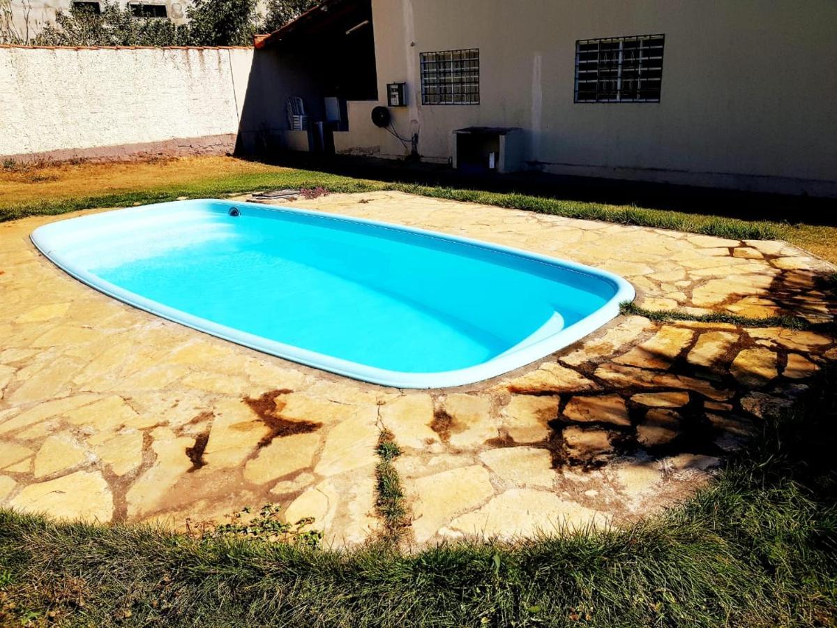 Otima Casa Caldas Novas 2 Km Do Centro Para Ate 14 Pesssoas Com Piscina Aquecida, Churrrasqueira, Wifi Esterno foto