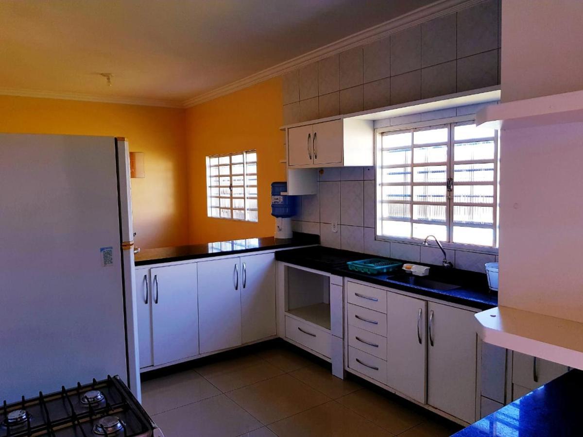 Otima Casa Caldas Novas 2 Km Do Centro Para Ate 14 Pesssoas Com Piscina Aquecida, Churrrasqueira, Wifi Esterno foto